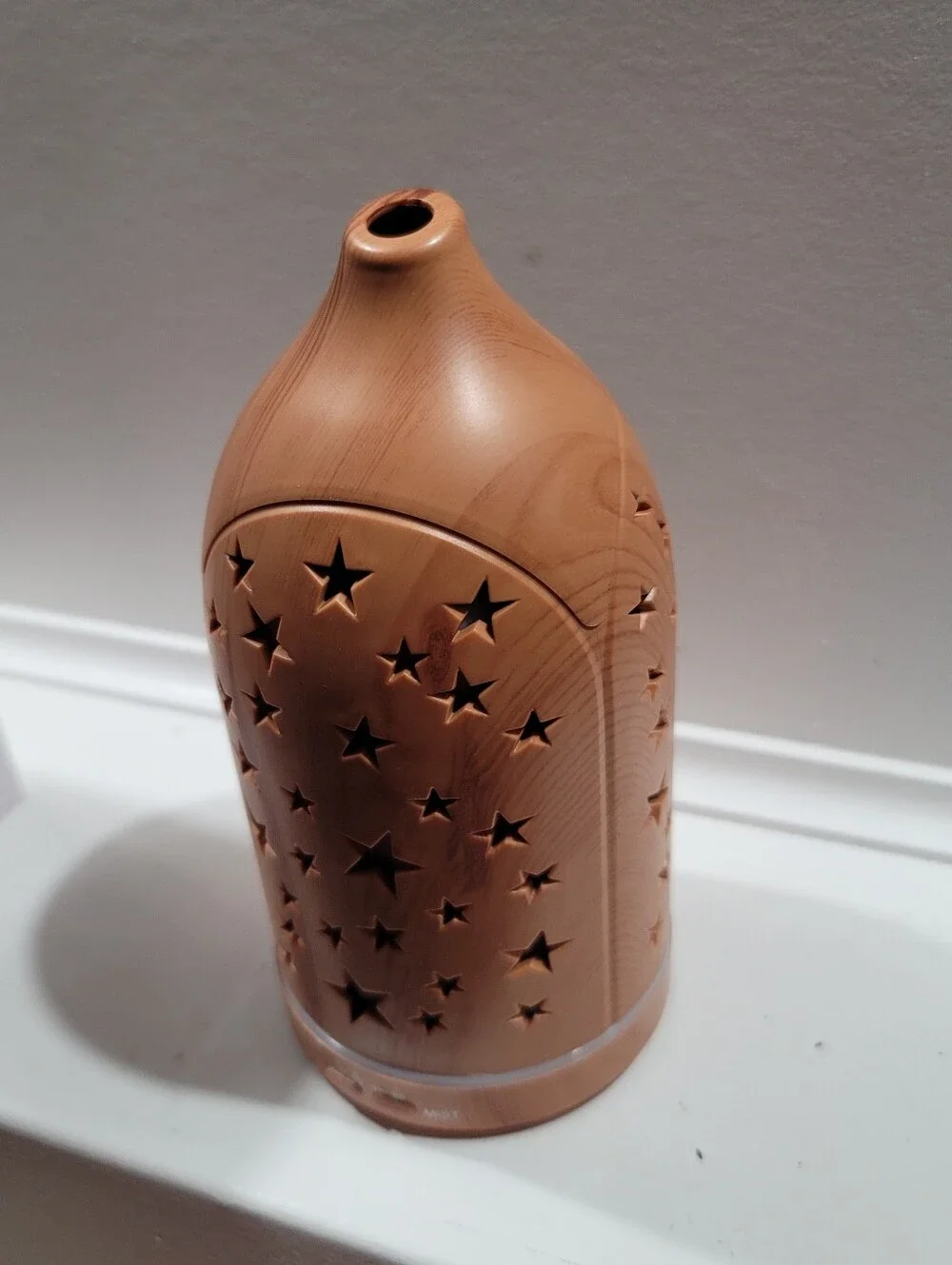 Plastic Wood Grain Hollow Carving Aroma Diffuser -